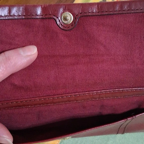 Fossil Women's Burgundy Leather Wallet - Picture 7 of 8